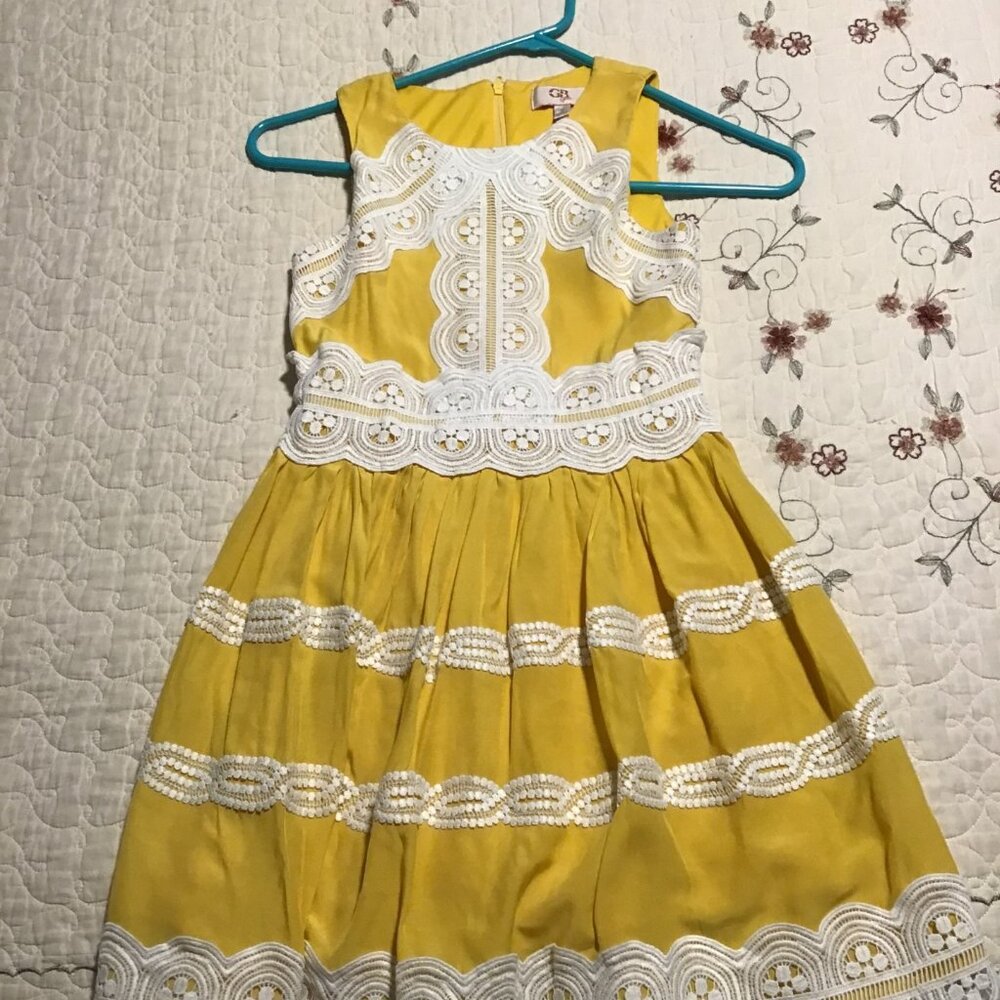 Beautiful CB Girls Dress Size 8 in Nice Shape